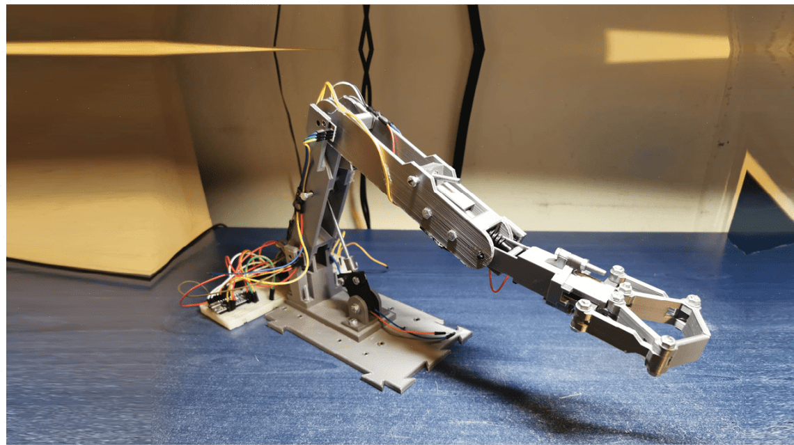 Micro linear actuator installed in robotic arm for precise motion